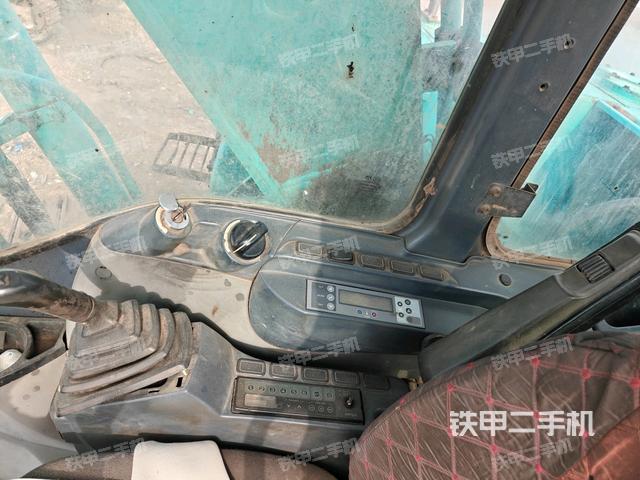 座椅右侧控制台/钥匙门/油门/含右手柄（驾驶室部分）