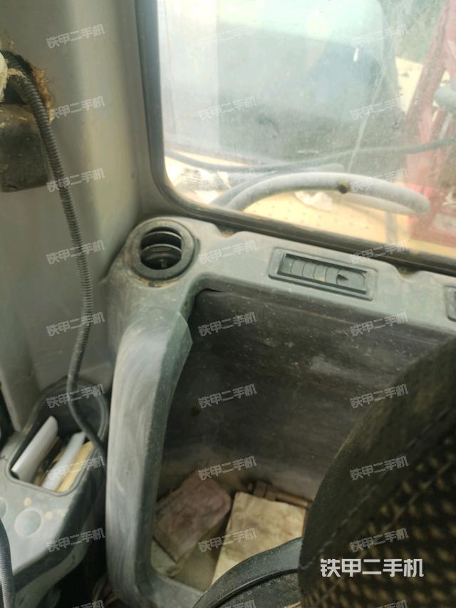 后窗玻璃角标（驾驶室部分）