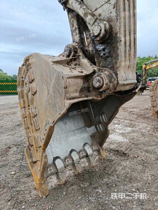 大臂油缸整體?豎拍(工作和回轉(zhuǎn)裝置) 大臂油缸整體?豎拍(工作和回轉(zhuǎn)裝置)