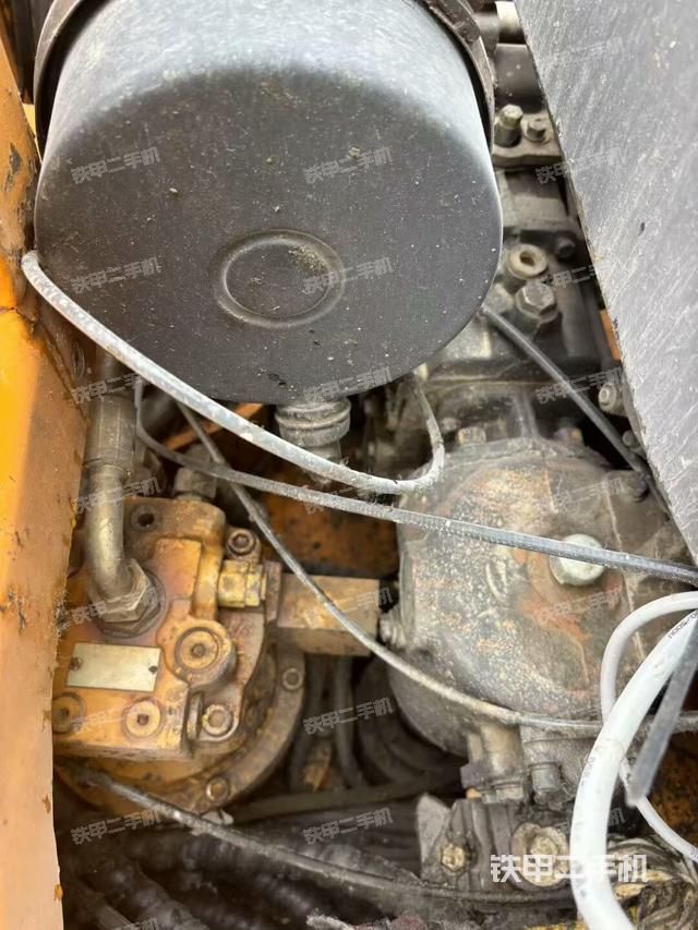 液壓泵艙室正面整體(整機(jī)外觀) 液壓泵艙室正面整體(整機(jī)外觀)