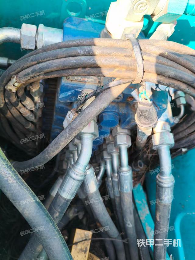 回轉(zhuǎn)馬達和主控閥（整機外觀）