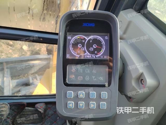 显示屏 (驾驶室部分) 显示屏 (驾驶室部分)