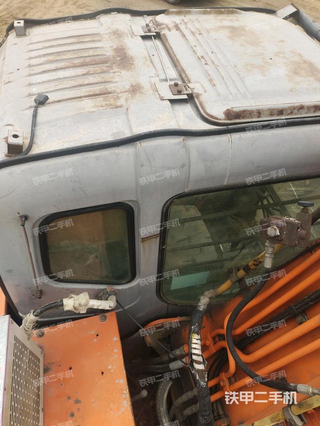 驾驶室顶部俯视(上车部件) 驾驶室顶部俯视(上车部件)