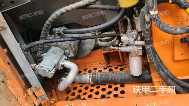 液壓泵艙室正面整體(整機(jī)外觀) 液壓泵艙室正面整體(整機(jī)外觀)