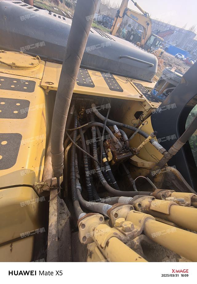 回轉(zhuǎn)馬達(dá)和主控閥(整機(jī)外觀) 回轉(zhuǎn)馬達(dá)和主控閥(整機(jī)外觀)