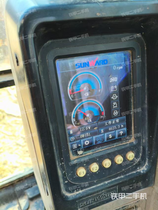 駕駛室整體（整機外觀）