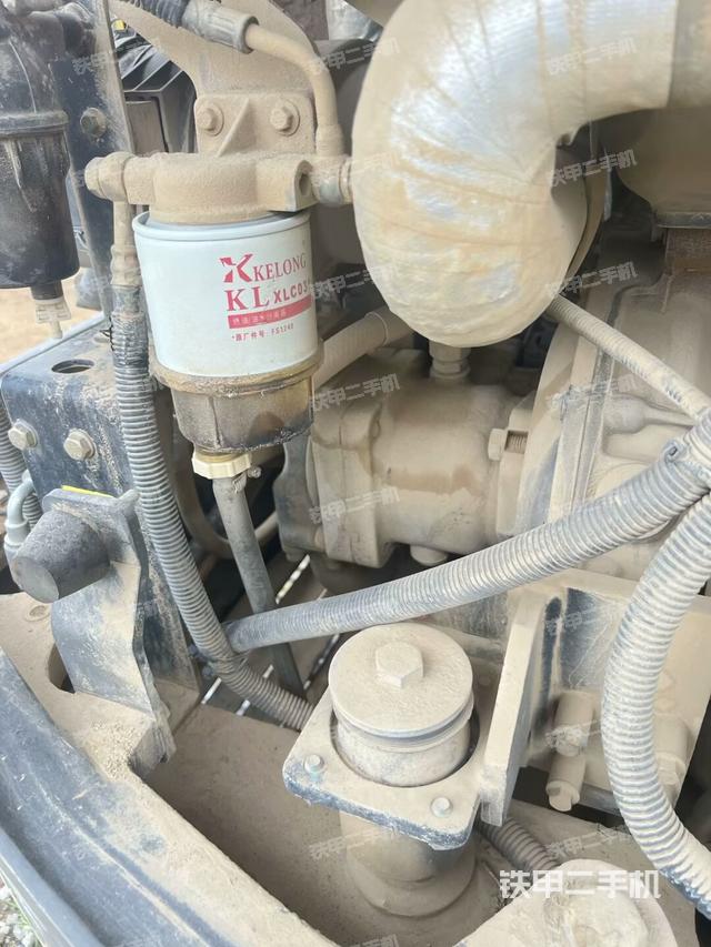 液壓泵艙室正面整體(整機(jī)外觀) 液壓泵艙室正面整體(整機(jī)外觀)