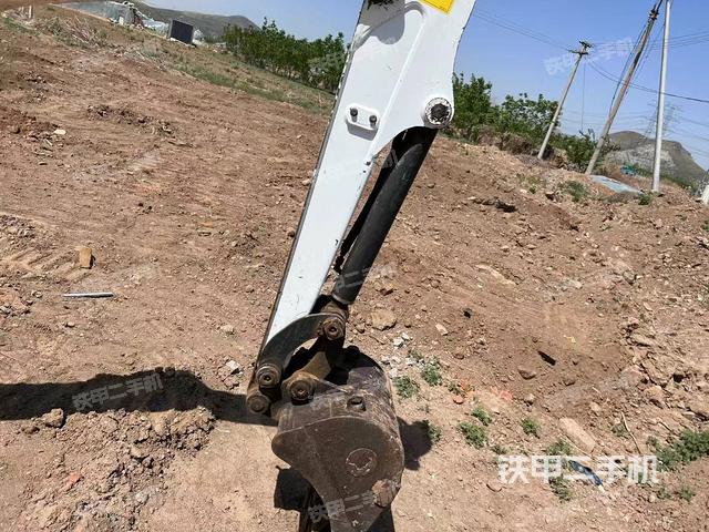 駕駛室整體(整機(jī)外觀) 駕駛室整體(整機(jī)外觀)