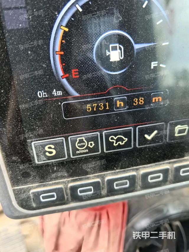 右侧玻璃角标(驾驶室部分) 右侧玻璃角标(驾驶室部分)