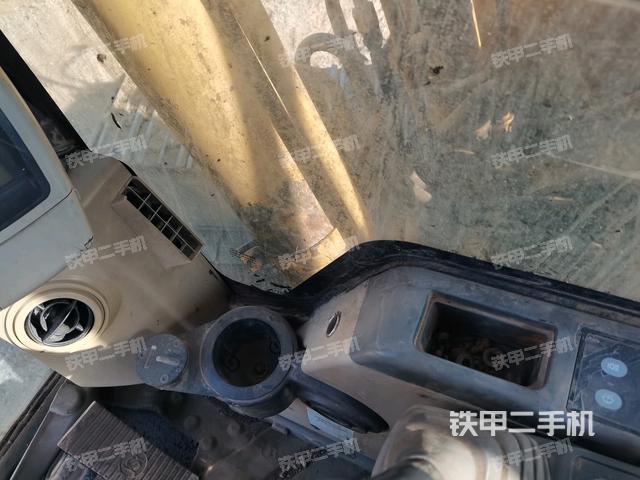 右侧玻璃角标(驾驶室部分) 右侧玻璃角标(驾驶室部分)