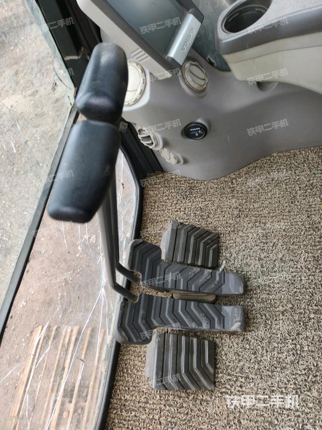 座椅左側(cè)控制臺(tái)/音響/含左手柄(駕駛室部分) 座椅左側(cè)控制臺(tái)/音響/含左手柄(駕駛室部分)