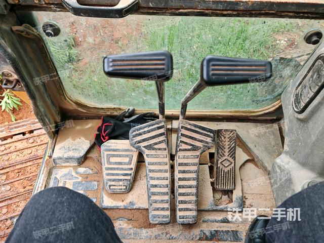 后窗玻璃角标(驾驶室部分) 后窗玻璃角标(驾驶室部分)