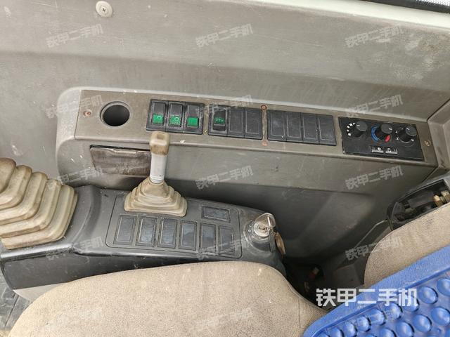 座椅右側(cè)控制臺/鑰匙門/油門/含右手柄（駕駛室部分）