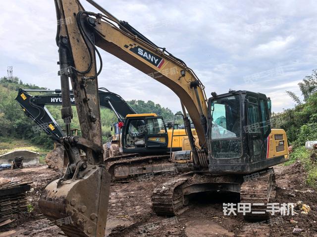 三一重工SY135C挖掘機
