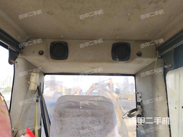 后窗玻璃角标(驾驶室部分) 后窗玻璃角标(驾驶室部分)