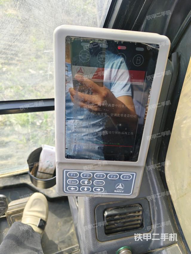 显示屏 (驾驶室部分) 显示屏 (驾驶室部分)