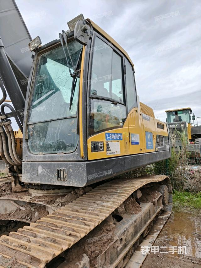 右前45(整機(jī)外觀) 右前45(整機(jī)外觀)