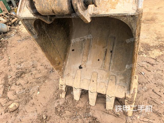 大臂整体 右侧(工作和回转装置) 大臂整体 右侧(工作和回转装置)