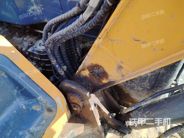 大臂根部?斜（工作和回轉(zhuǎn)裝置）