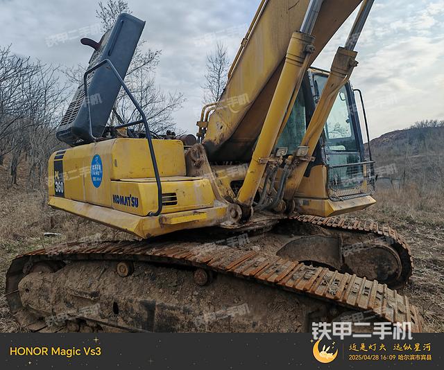 單側(cè)履帶整體(整機(jī)外觀) 單側(cè)履帶整體(整機(jī)外觀)