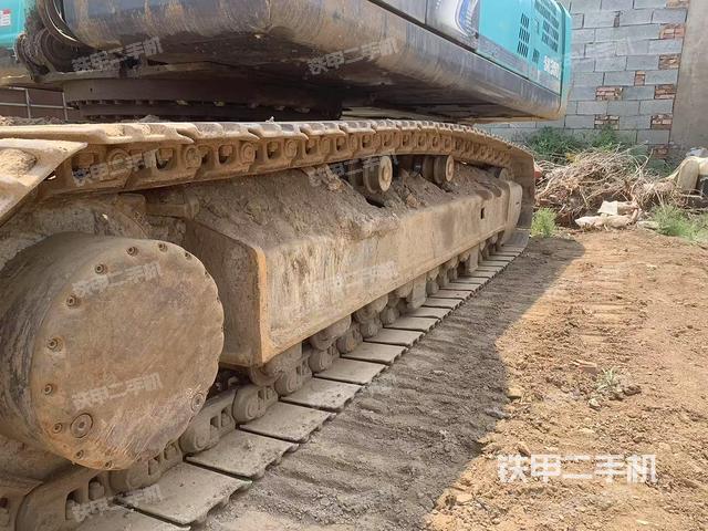 單側(cè)履帶整體(整機(jī)外觀) 單側(cè)履帶整體(整機(jī)外觀)