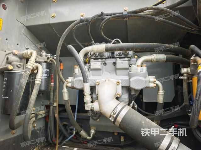 液壓泵艙室正面整體(整機(jī)外觀) 液壓泵艙室正面整體(整機(jī)外觀)