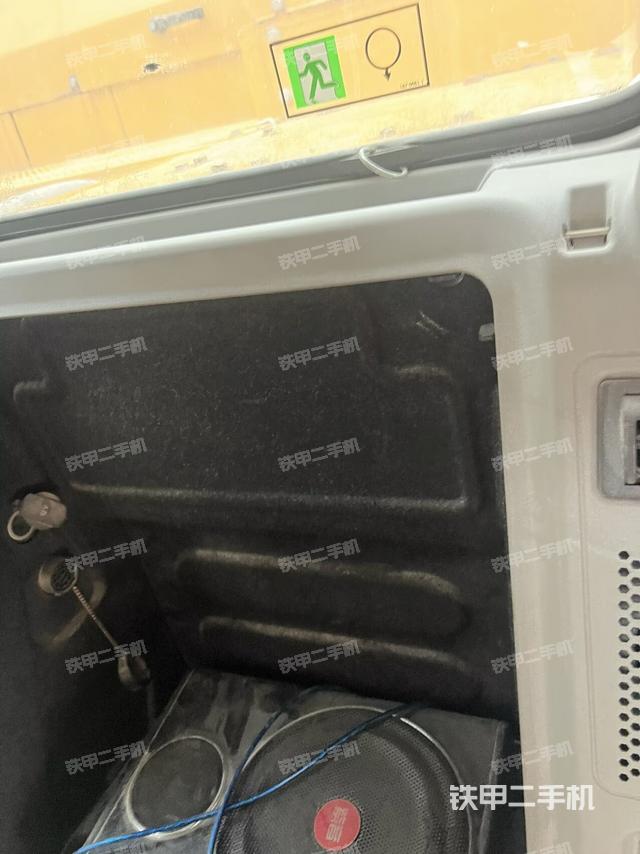 后窗玻璃角标（驾驶室部分）