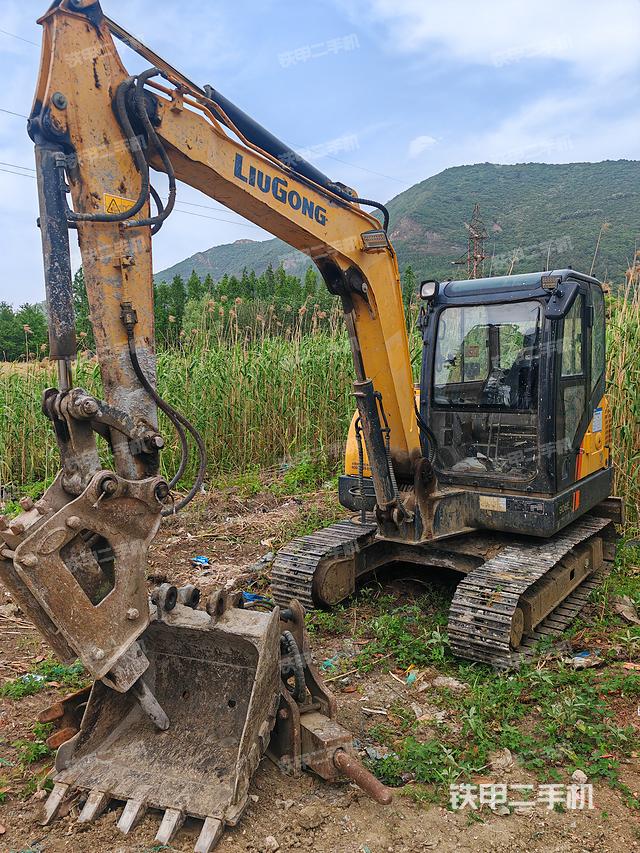 駕駛室頂部(整機外觀) 駕駛室頂部(整機外觀)