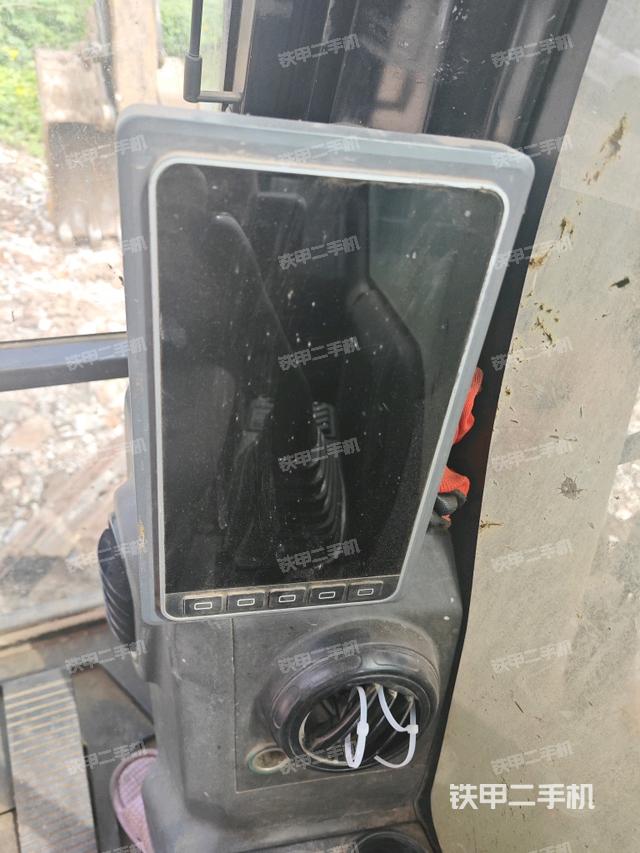 显示屏 (驾驶室部分) 显示屏 (驾驶室部分)