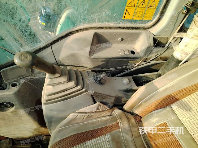 座椅左側(cè)控制臺/音響/含左手柄(駕駛室部分) 座椅左側(cè)控制臺/音響/含左手柄(駕駛室部分)