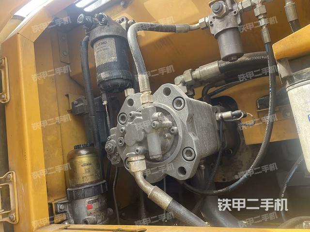 液壓泵艙室正面整體(整機(jī)外觀) 液壓泵艙室正面整體(整機(jī)外觀)