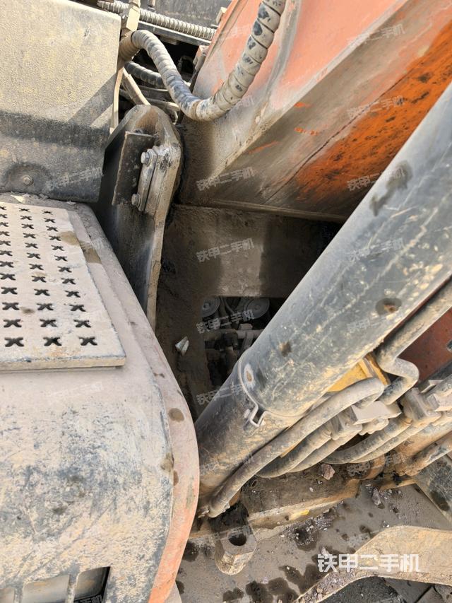 大臂根部?斜視(工作和回轉(zhuǎn)裝置) 大臂根部?斜視(工作和回轉(zhuǎn)裝置)