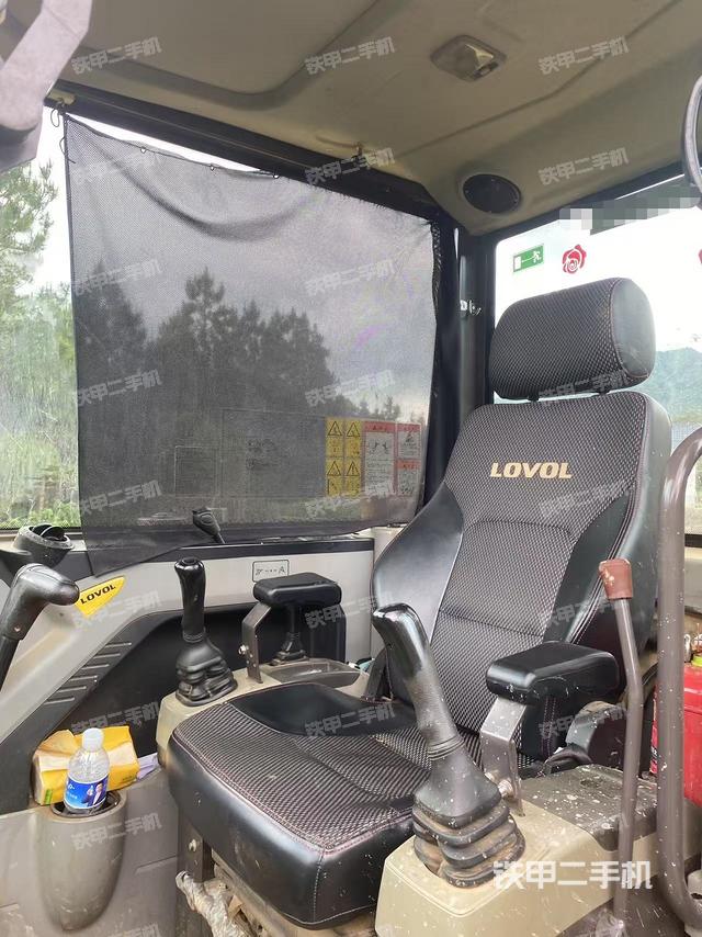 驾驶室整体(整机外观) 驾驶室整体(整机外观)