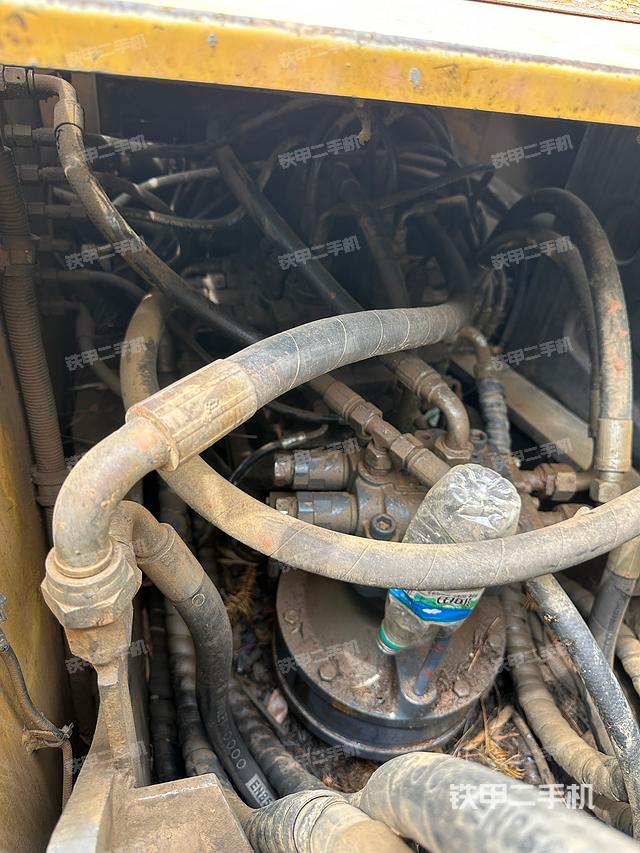 回转马达和主控阀（整机外观）