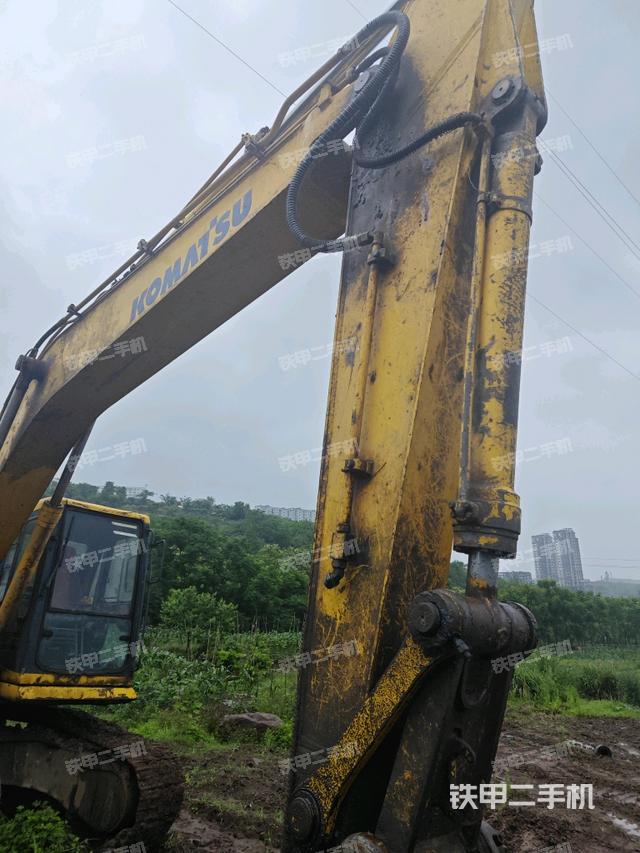 小臂整体右前(工作和回转装置) 小臂整体右前(工作和回转装置)