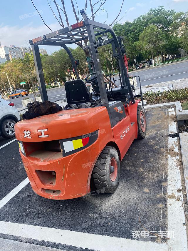 整機右側(cè)(設(shè)備外觀及核心部件) 整機右側(cè)(設(shè)備外觀及核心部件)