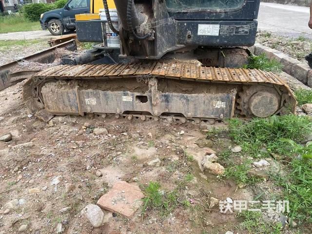 单侧履带整体(整机外观) 单侧履带整体(整机外观)