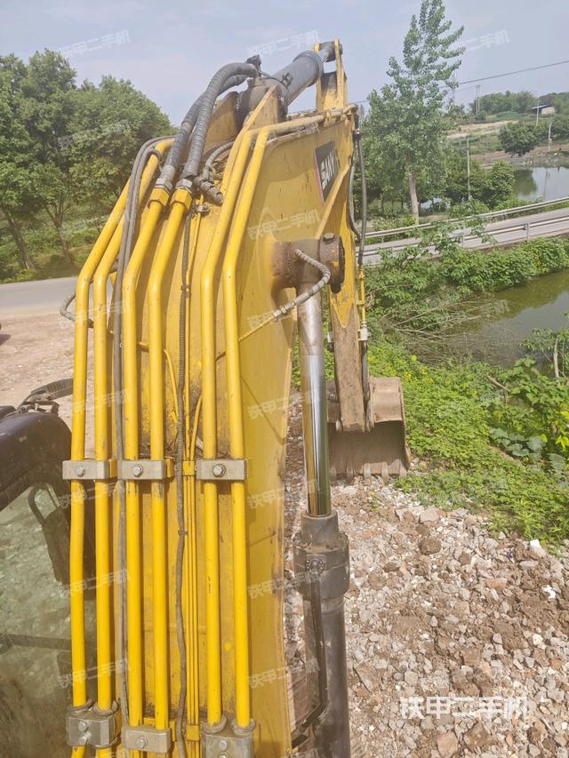 大臂背部俯视(工作和回转装置) 大臂背部俯视(工作和回转装置)