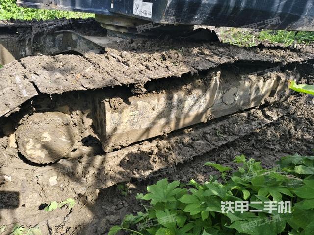 右側(cè)履帶整體?(行走機(jī)構(gòu)) 右側(cè)履帶整體?(行走機(jī)構(gòu))