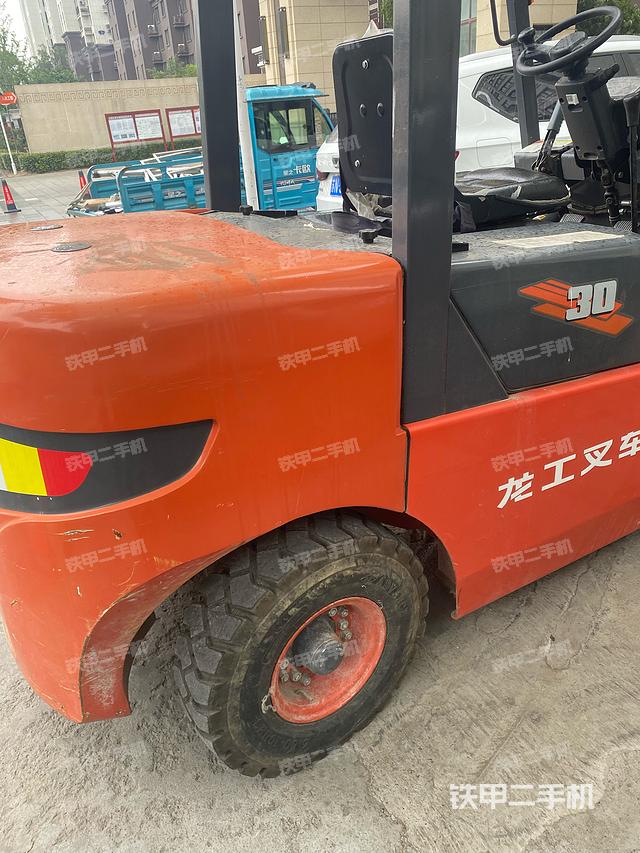 整機右后45°(設(shè)備外觀及核心部件) 整機右后45°(設(shè)備外觀及核心部件)