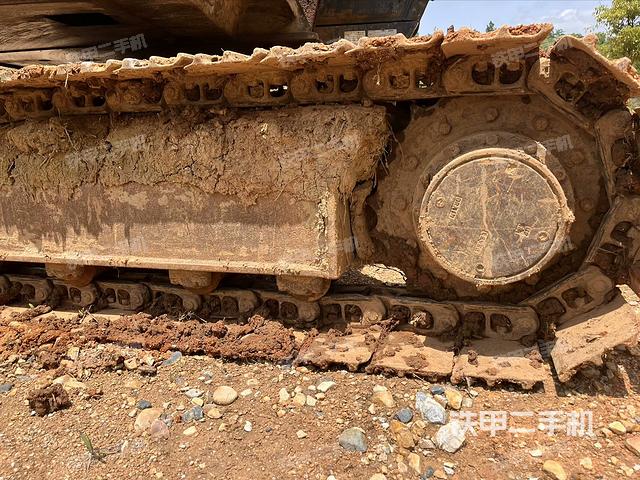 单侧履带整体(整机外观) 单侧履带整体(整机外观)