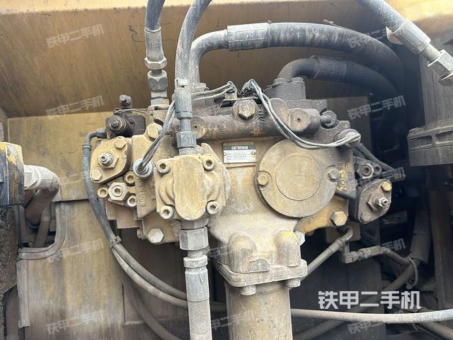 液壓泵艙室正面整體(整機(jī)外觀) 液壓泵艙室正面整體(整機(jī)外觀)