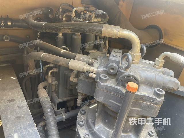 回轉(zhuǎn)馬達(dá)和主控閥(整機(jī)外觀) 回轉(zhuǎn)馬達(dá)和主控閥(整機(jī)外觀)