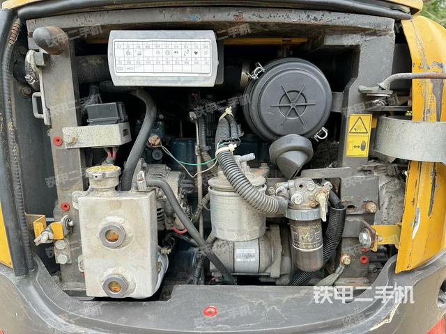 液壓泵艙室正面整體（整機(jī)外觀）