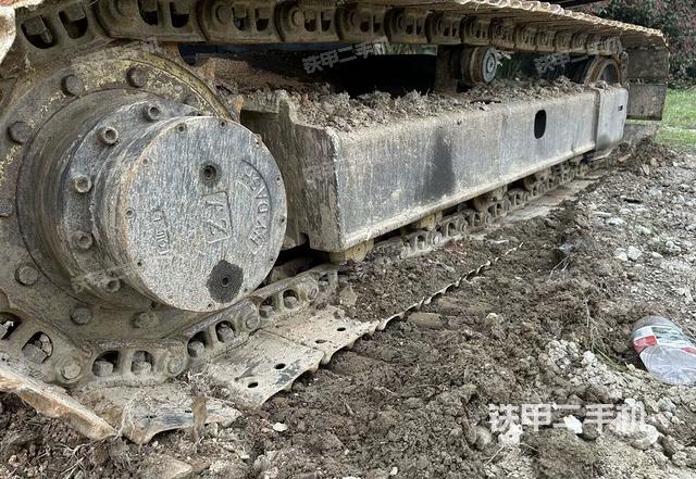 单侧履带整体(整机外观) 单侧履带整体(整机外观)