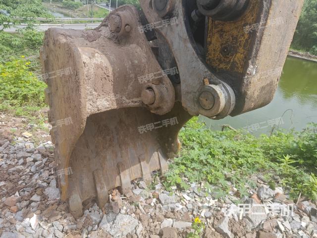 铲斗右后整体(工作和回转装置) 铲斗右后整体(工作和回转装置)