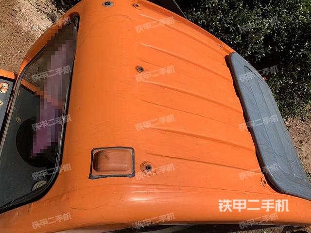 駕駛室頂部(整機外觀) 駕駛室頂部(整機外觀)