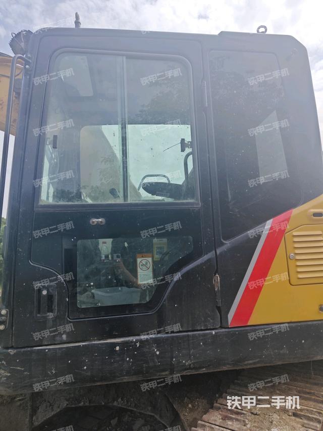 驾驶室正侧(驾驶室部分) 驾驶室正侧(驾驶室部分)