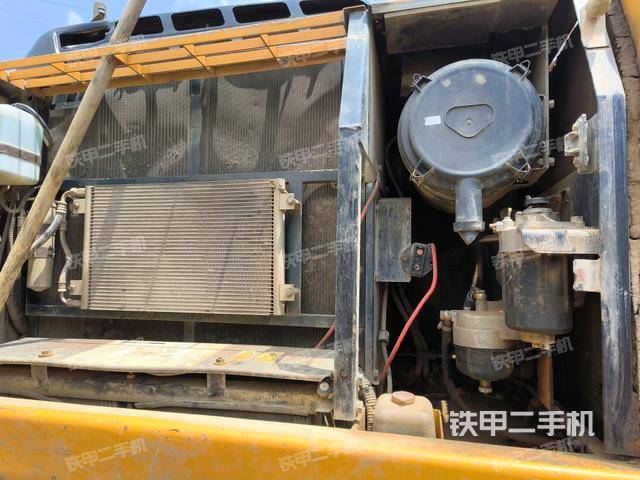 散熱器正面(大件艙室) 散熱器正面(大件艙室)