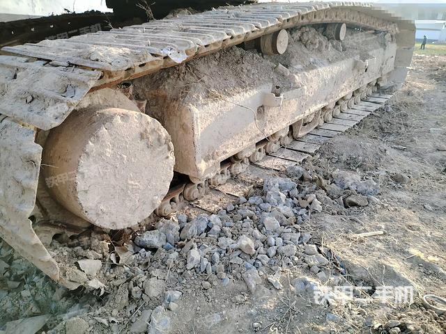 右側(cè)履帶整體(行走機構(gòu)) 右側(cè)履帶整體(行走機構(gòu))